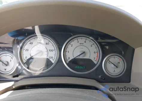 2010 Chrysler Town & Country Touring from USA, damaged, VIN 2A4RR5D19AR193828